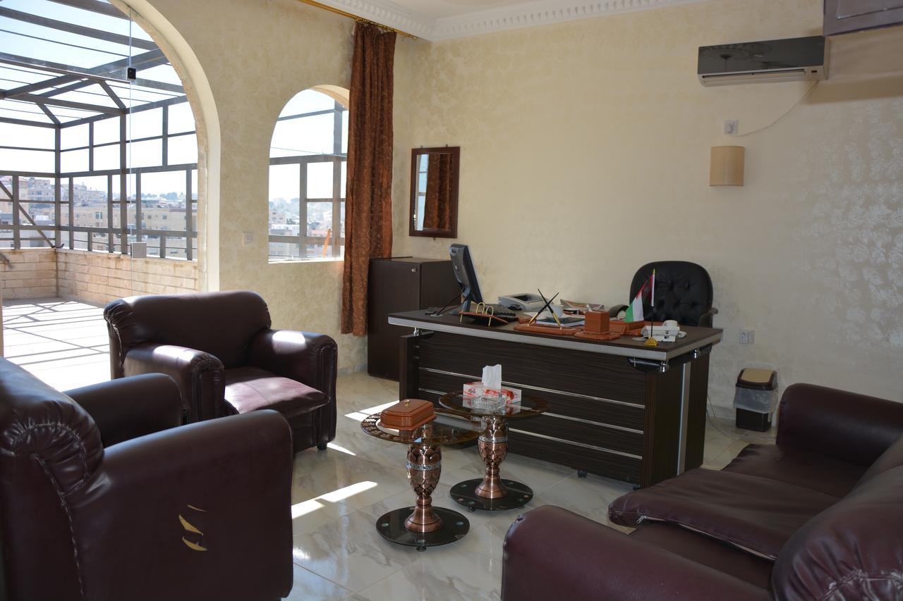 Teeba Palace Hotel Suites Амман Экстерьер фото