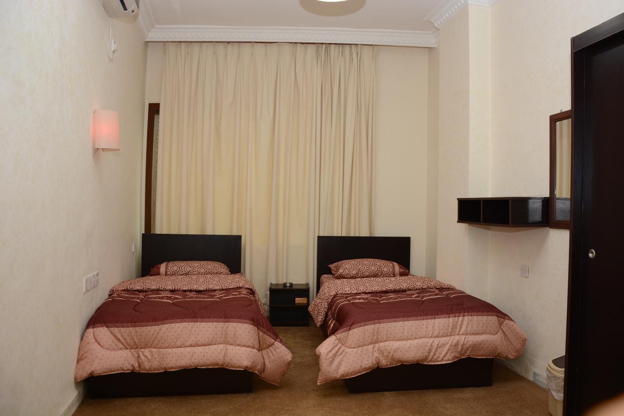 Teeba Palace Hotel Suites Амман Экстерьер фото