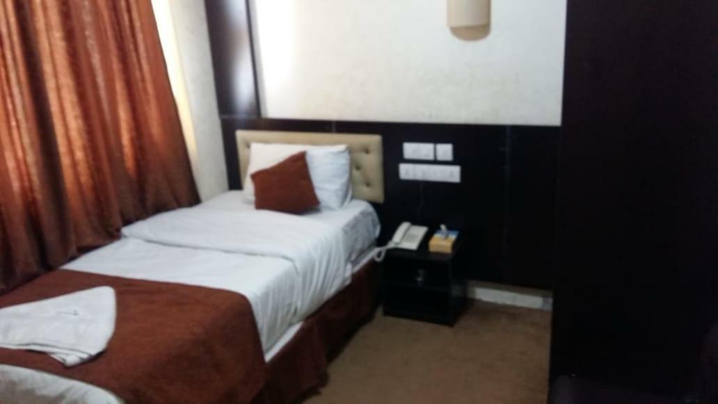 Teeba Palace Hotel Suites Амман Экстерьер фото